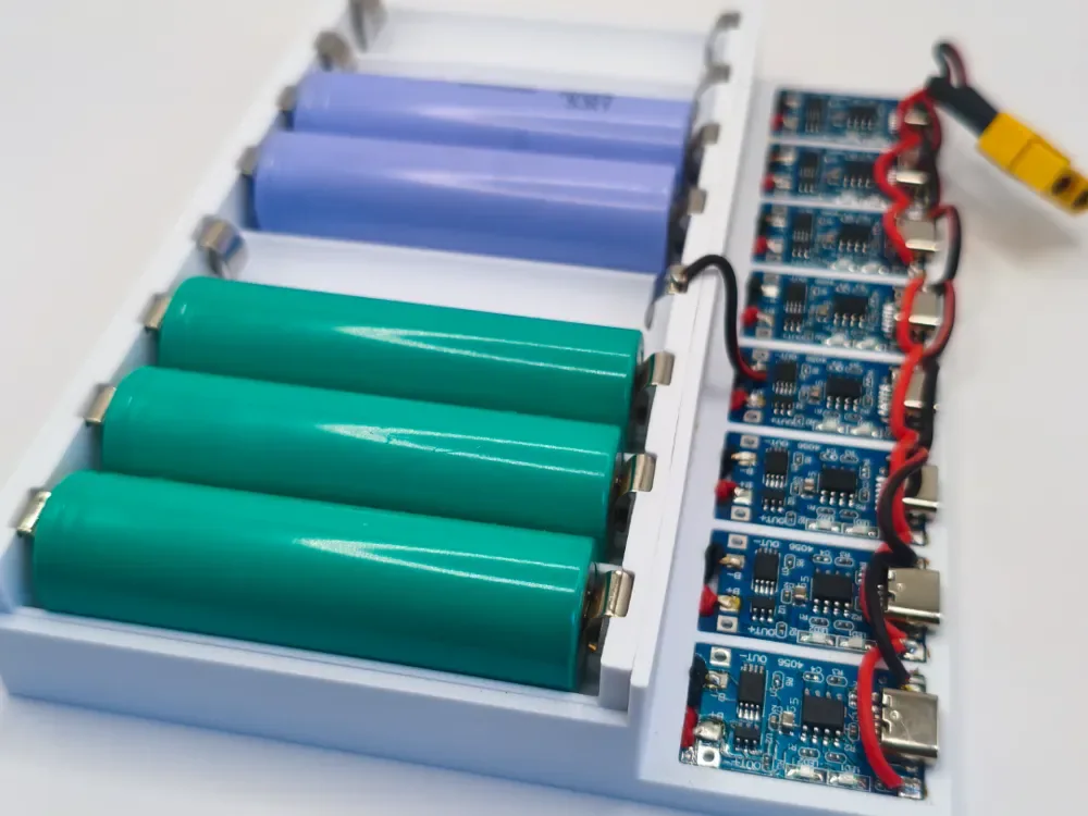Creator design reference for 18650 Single-Cell Charging Project Holder; included printed parts are specified in the listing.