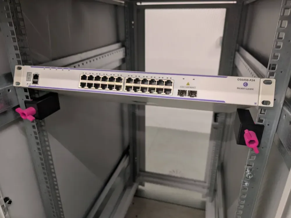 Creator design reference for 19-inch Rack Installation Helper — V3, 65 mm; included printed parts are specified in the listing.